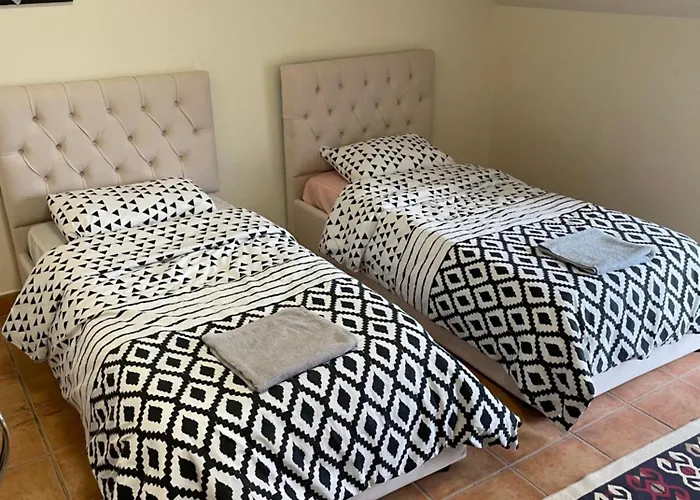 Istanbul 住宿加早餐酒店 地拉那